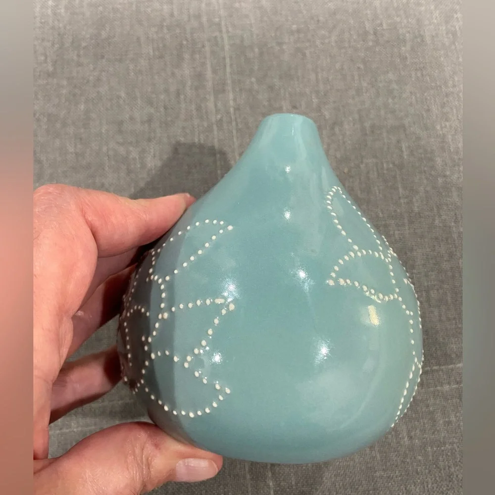 Crate & Barrel stitch flower vase, 4 inches,teal color, good condition.